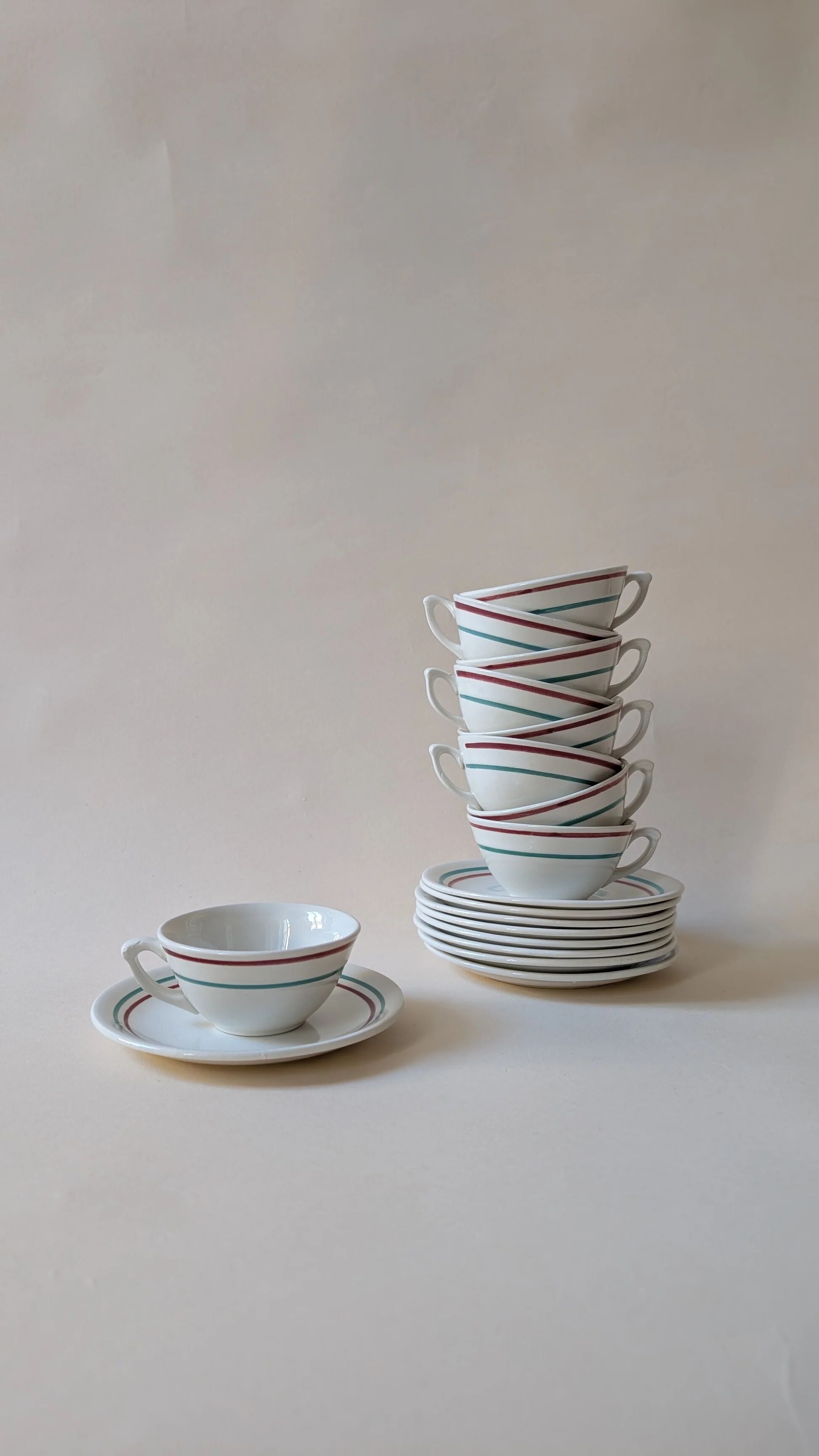 Set of 9 cups and a saucer - Gien, France, Gilles model