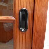 Vitrine de cuisine vintage avec portes coulissantes