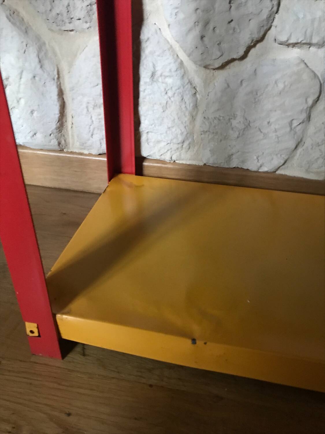 Shelf on multi-colored metal feet