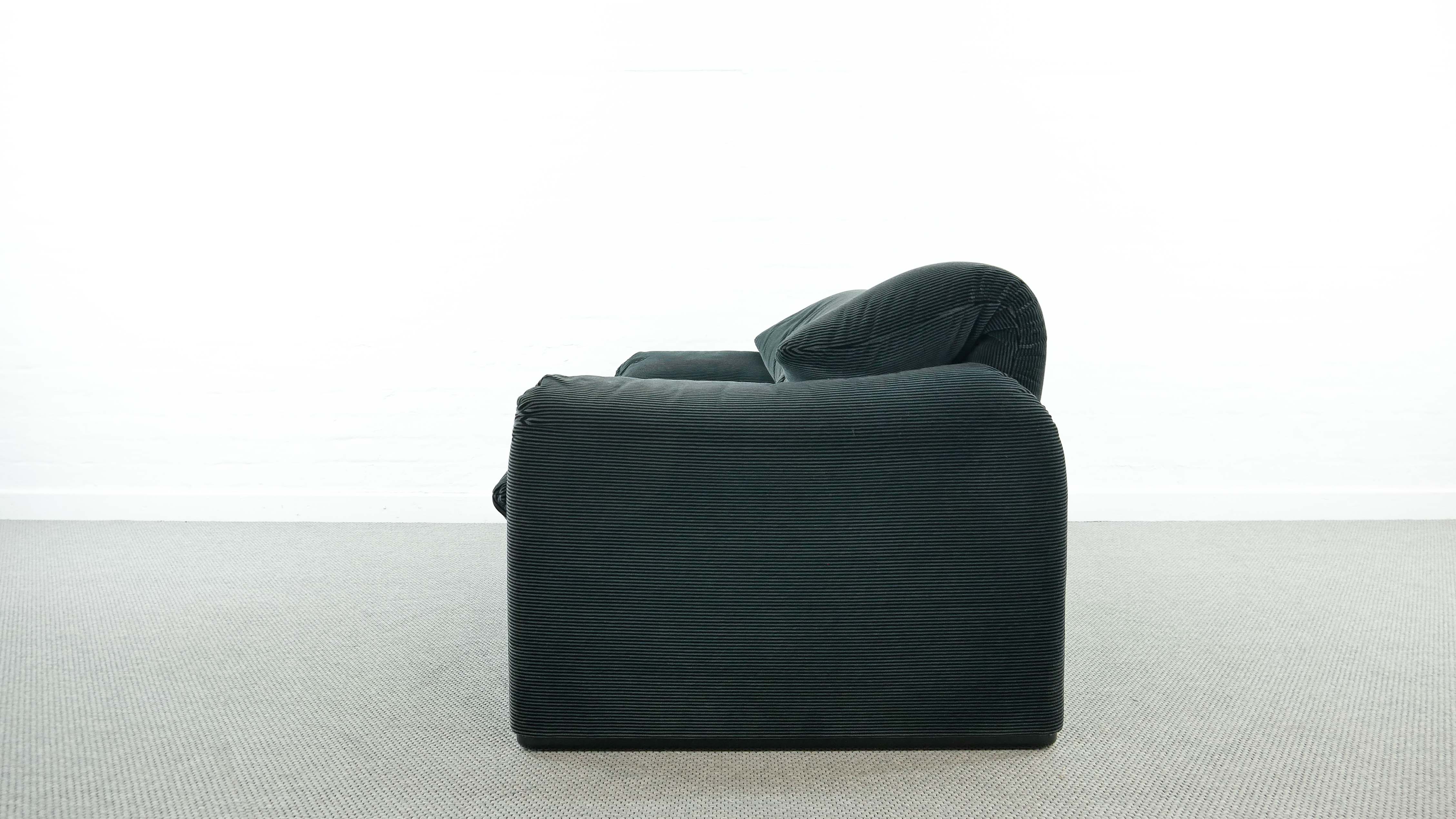 Maralunga 2seater sofa in dark grey striped fabrics by Vico Magistretti for Cassina