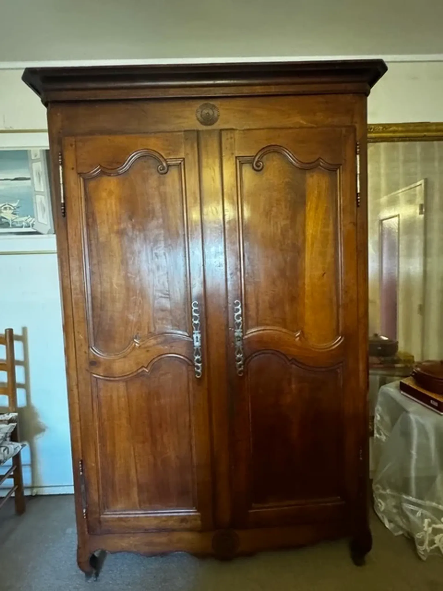 Beautiful antique solid wood wardrobe. Collection on site or delivery.