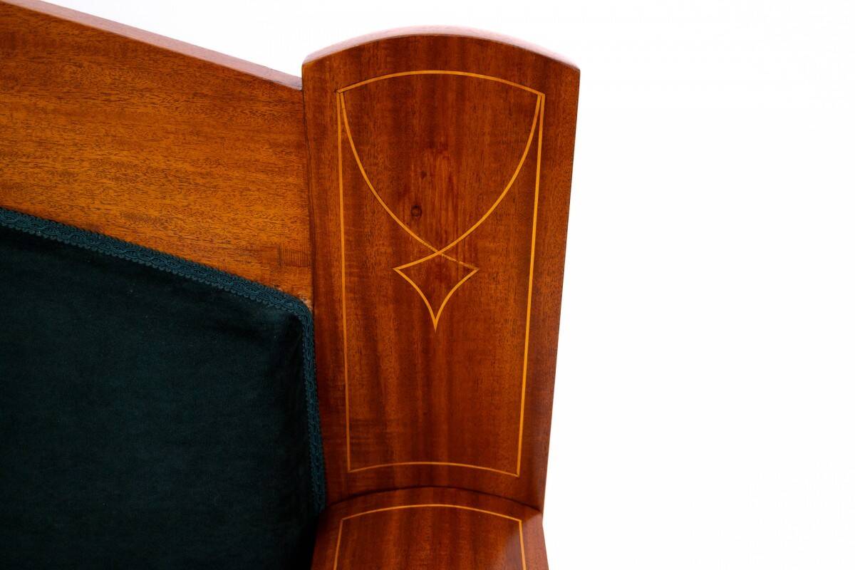 Canapé ancien d'Europe du Nord, vers 1890.