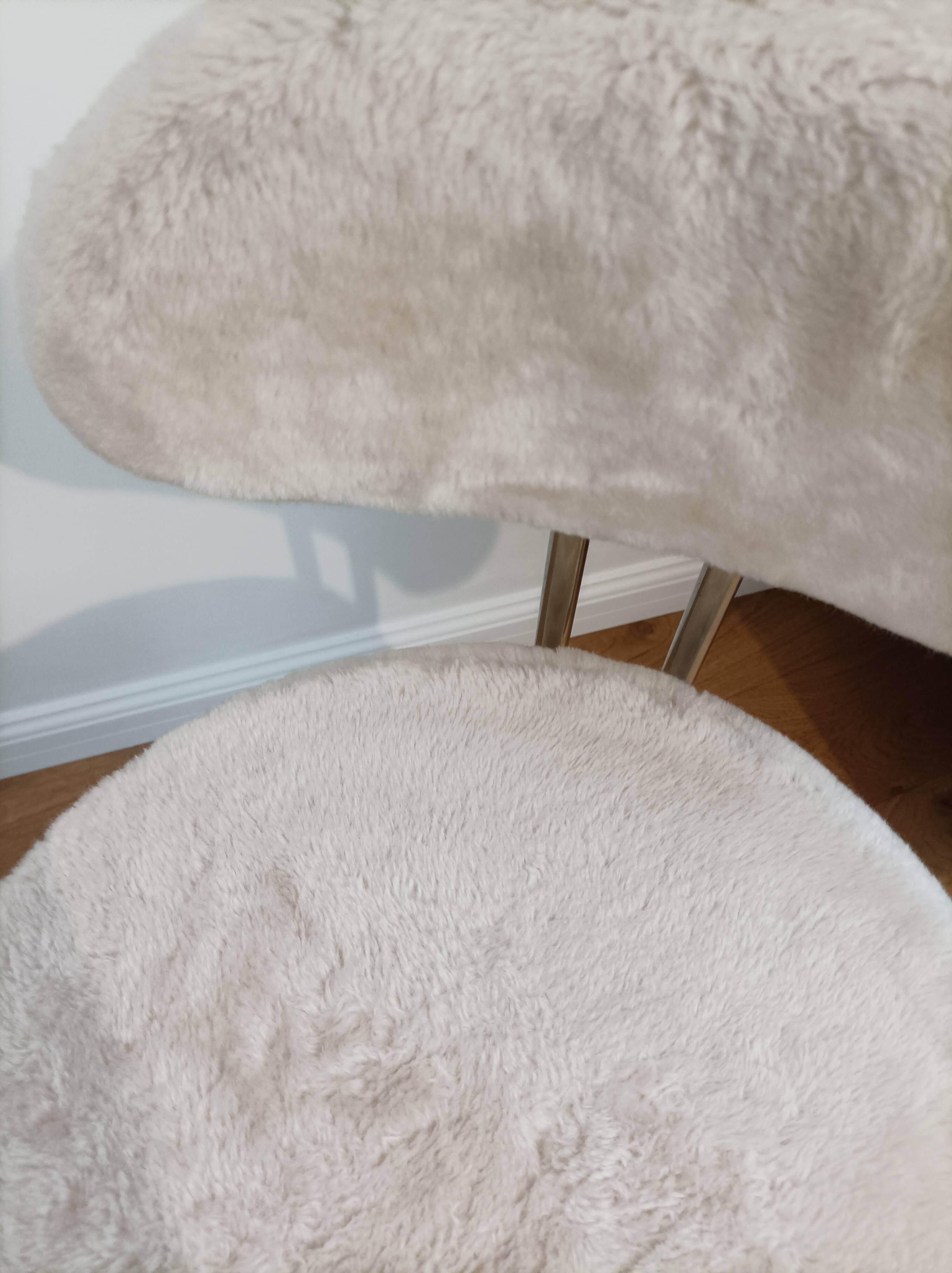 Vintage 1960s/70s Pelfran style chair – White faux fur & Metal