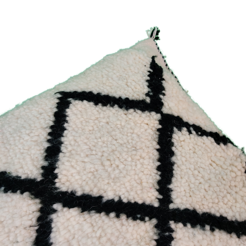 Berber cushion black diamonds