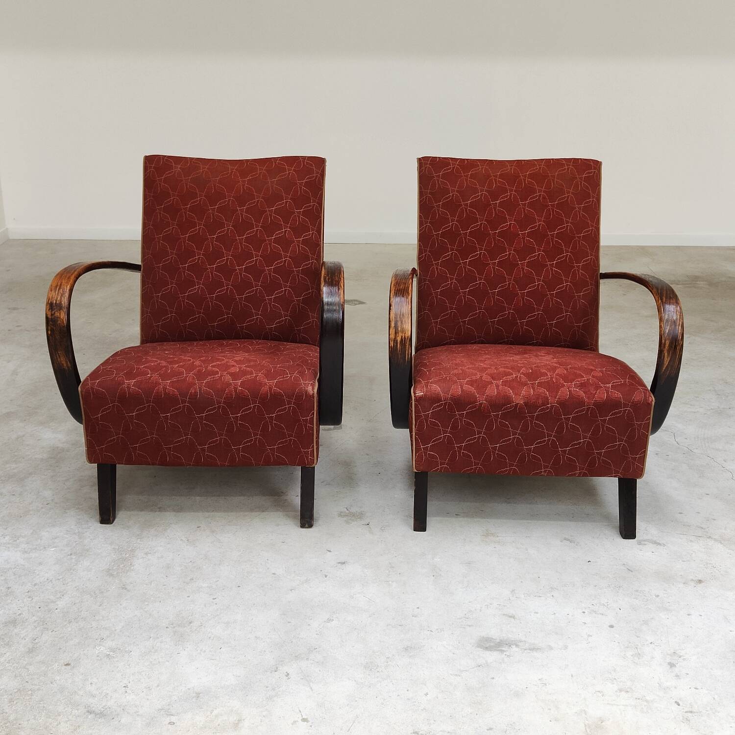 Pair of H410 Type C burgundy armchairs by Jindrich Halabala for Thonet