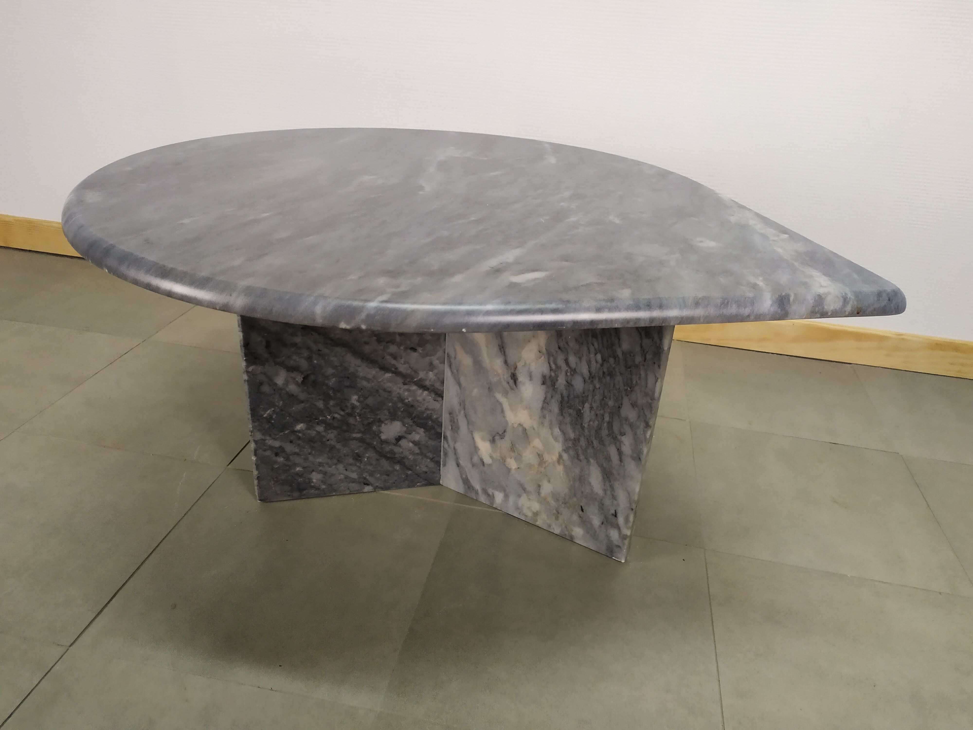 Grey marble coffee table tastes water