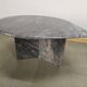 Table basse en marbre gris goute d'eau