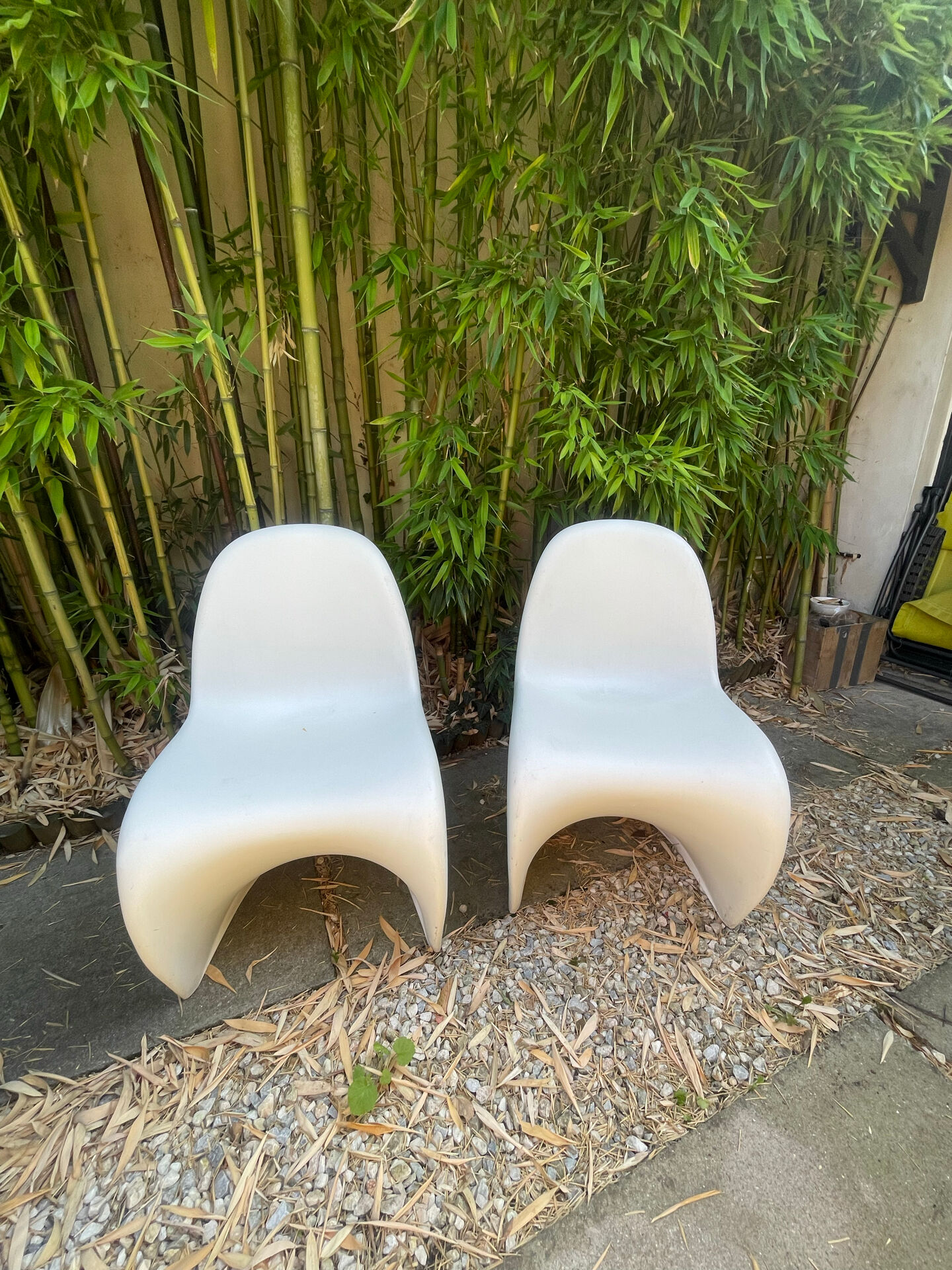 Authentic white Panton chairs by Vitra – Design by Verner Panton