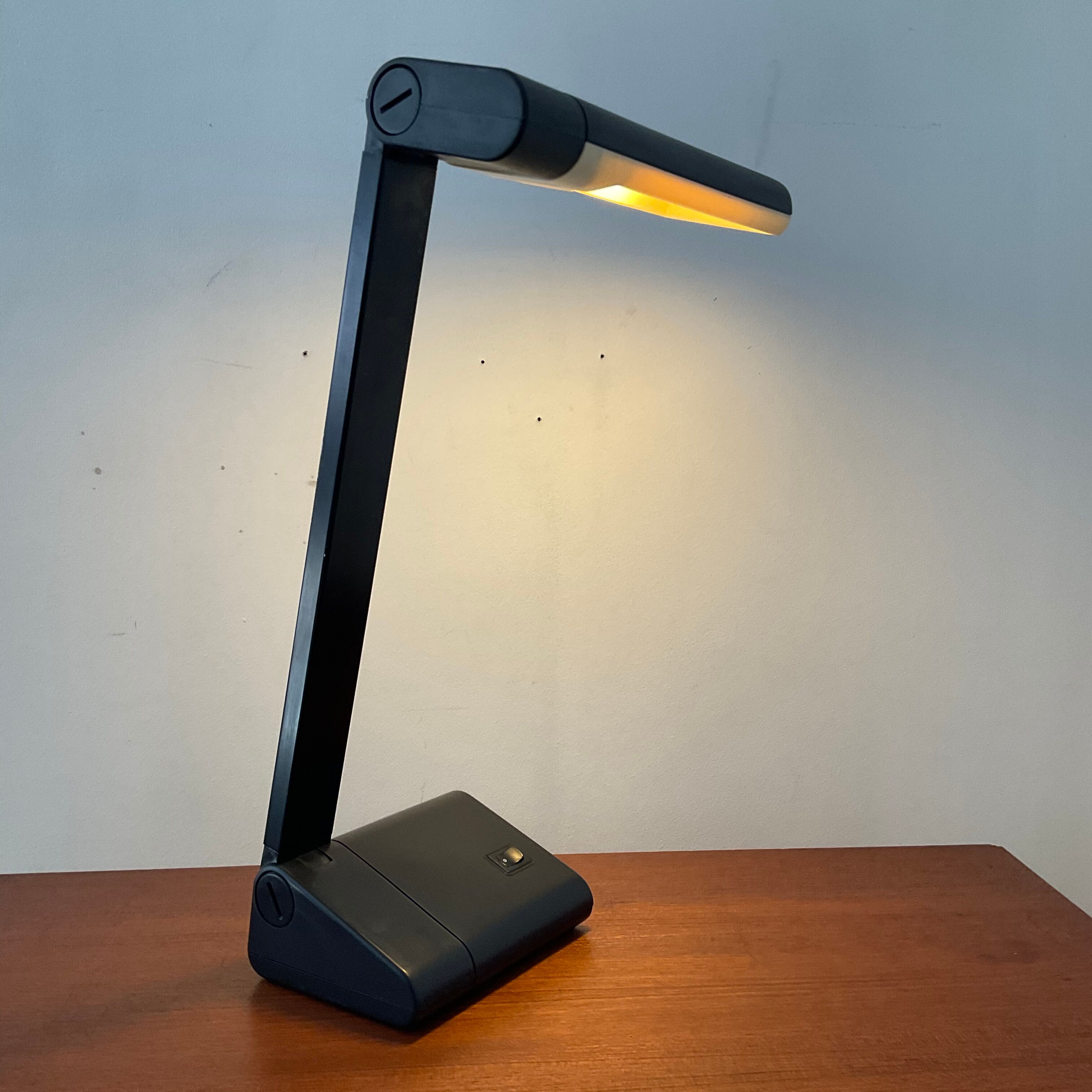 Massive vintage articulated lamp from the 70s-80s