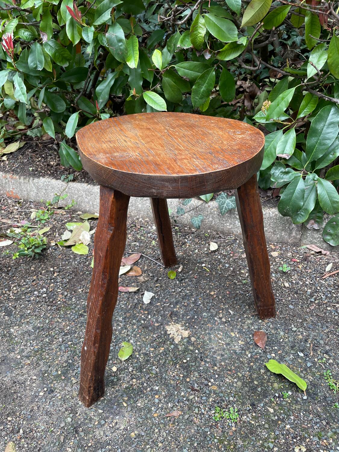 Free-form tripod stool