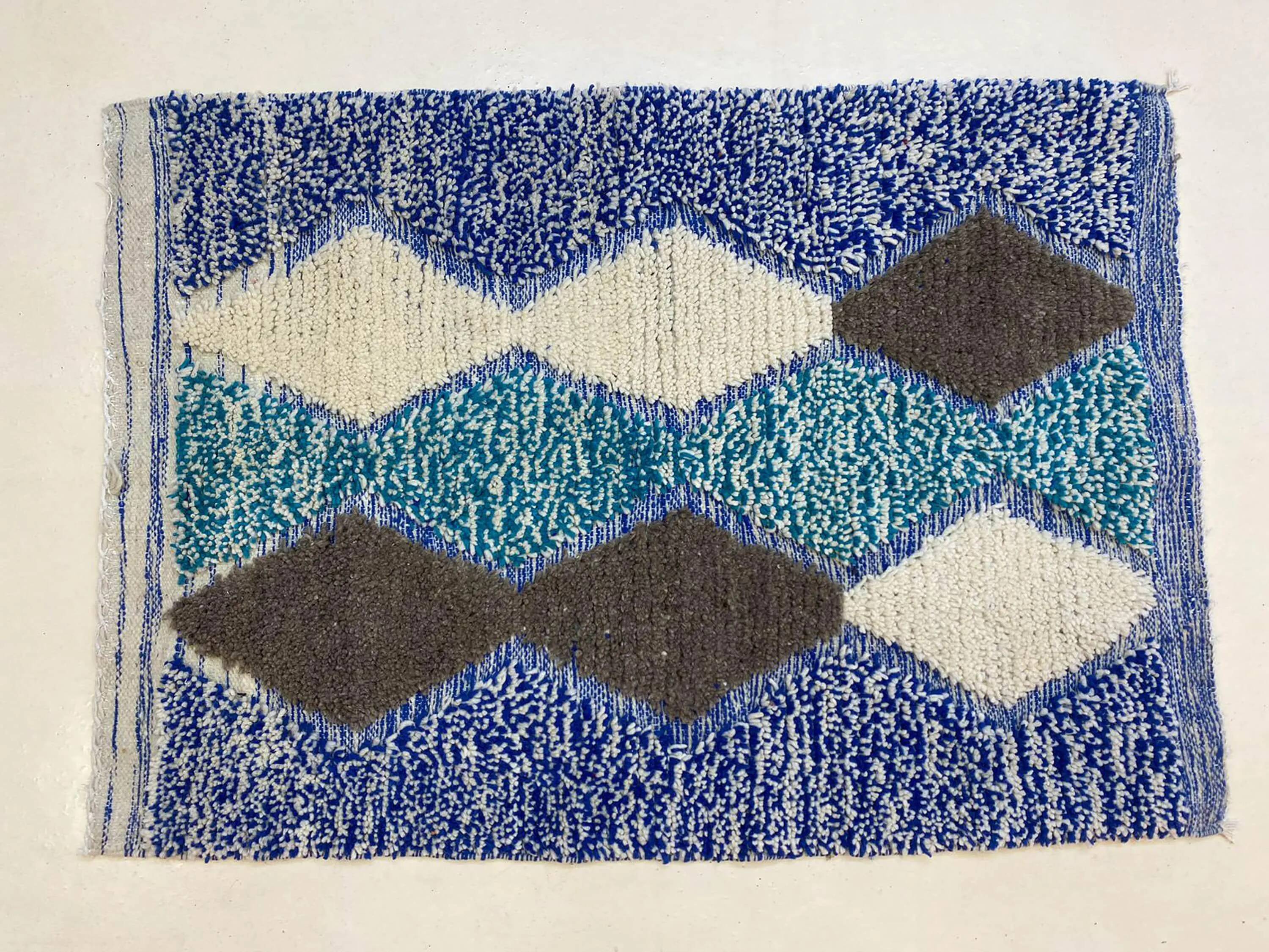 Handmade traditional carpet 250cm x 150cm Moroccan