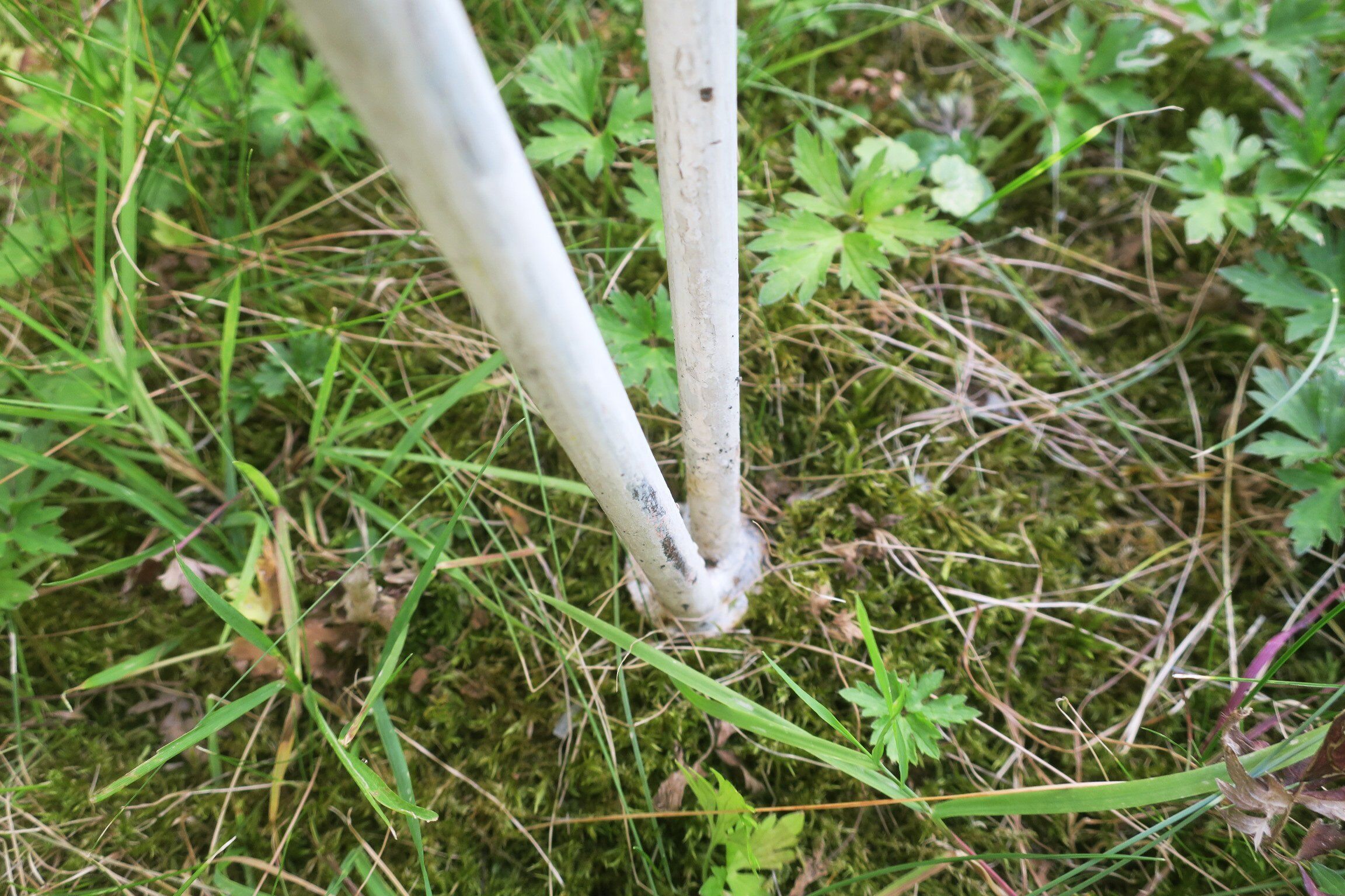 Distressed mid-century painted iron garden table, 1950s