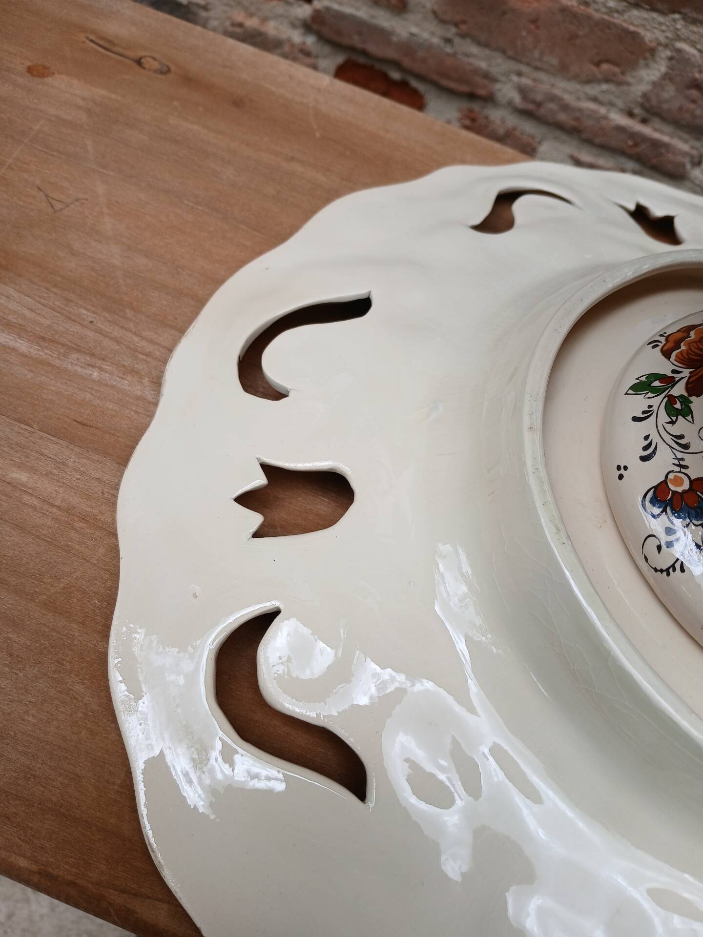 Compotier/ coupe ancienne en faïence ajourée