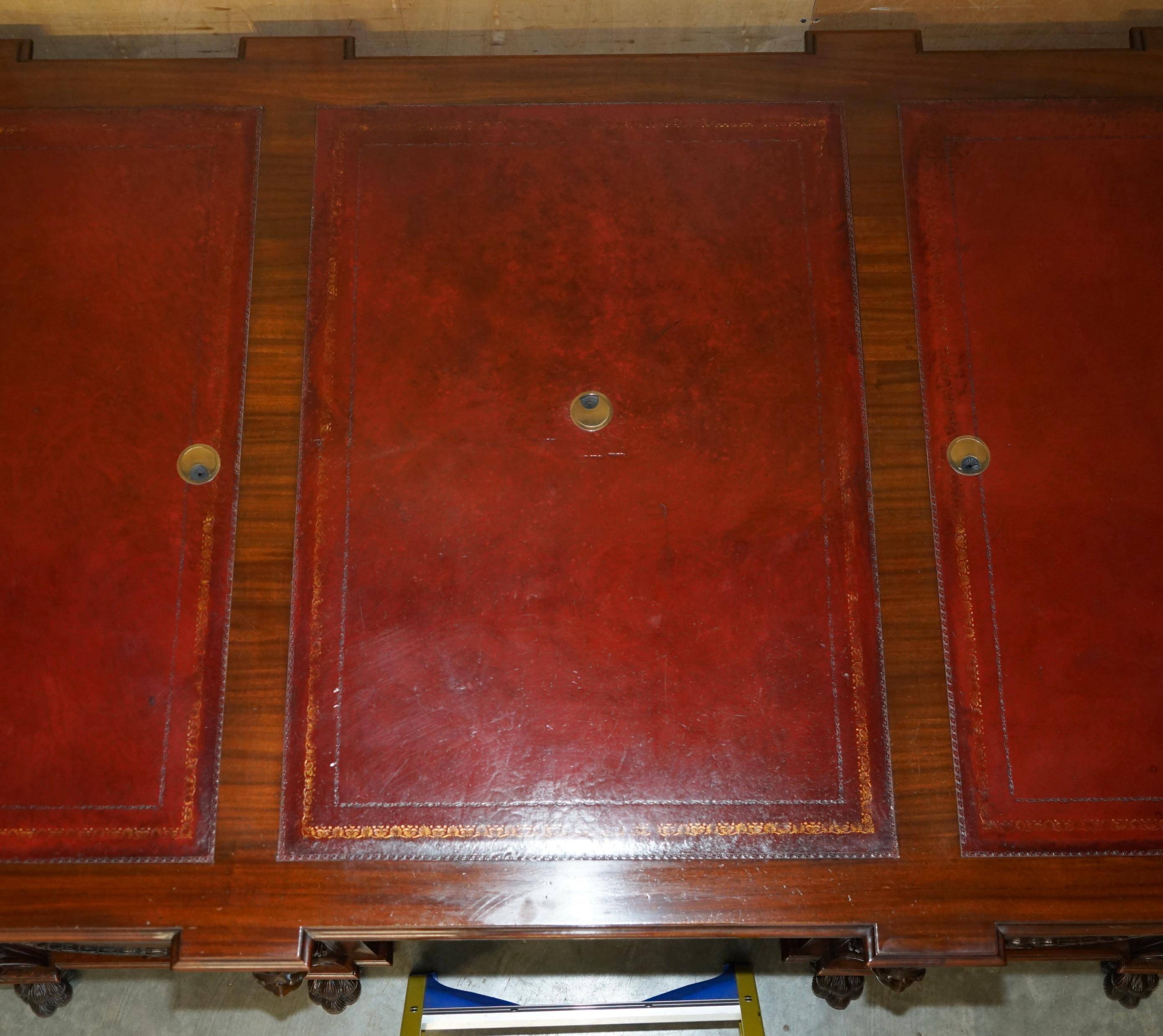 Partner desk with two carved columns featuring lion heads, according to Thomas Chippendale, restored.