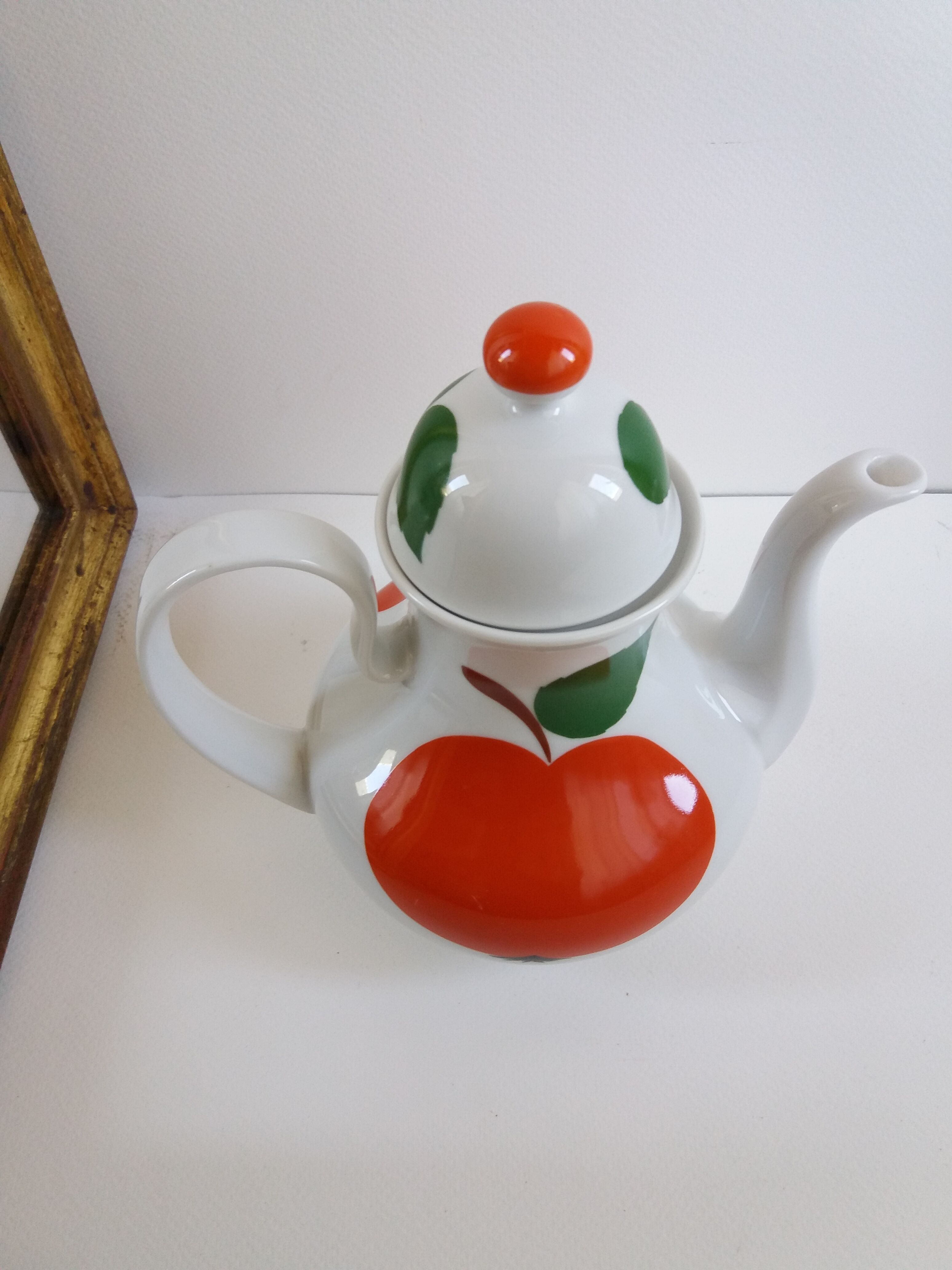 Red apple teapot