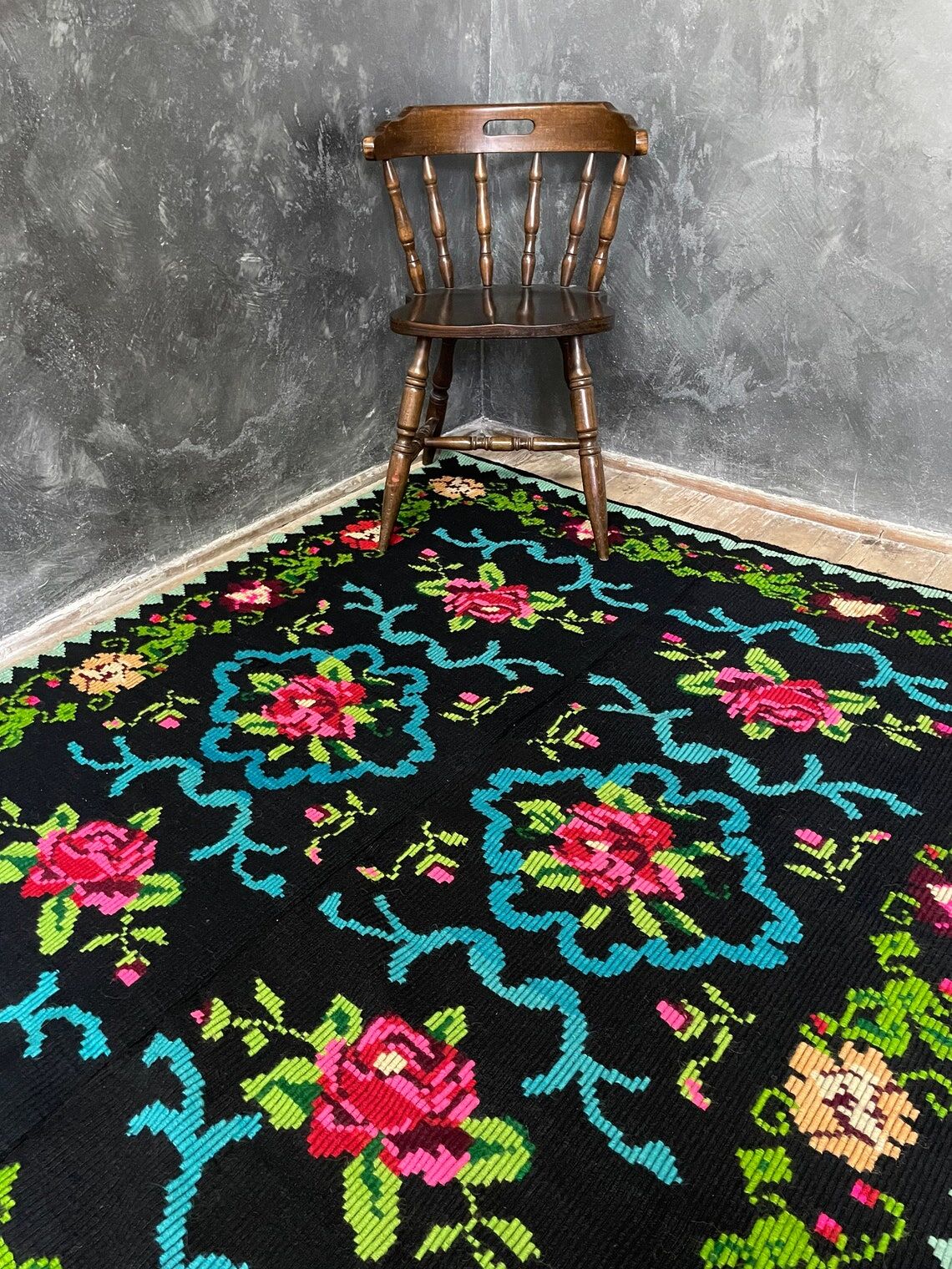 Romanian carpet with roses handmade in wool 177x154cm