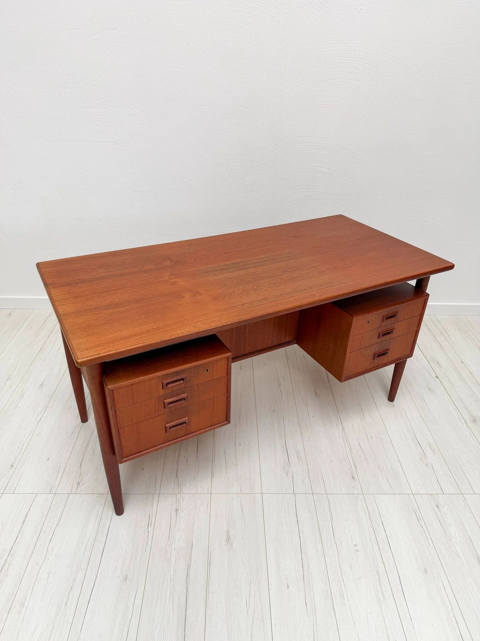 Bureau exécutif danois en teck, années 1960