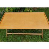 Folding coffee table