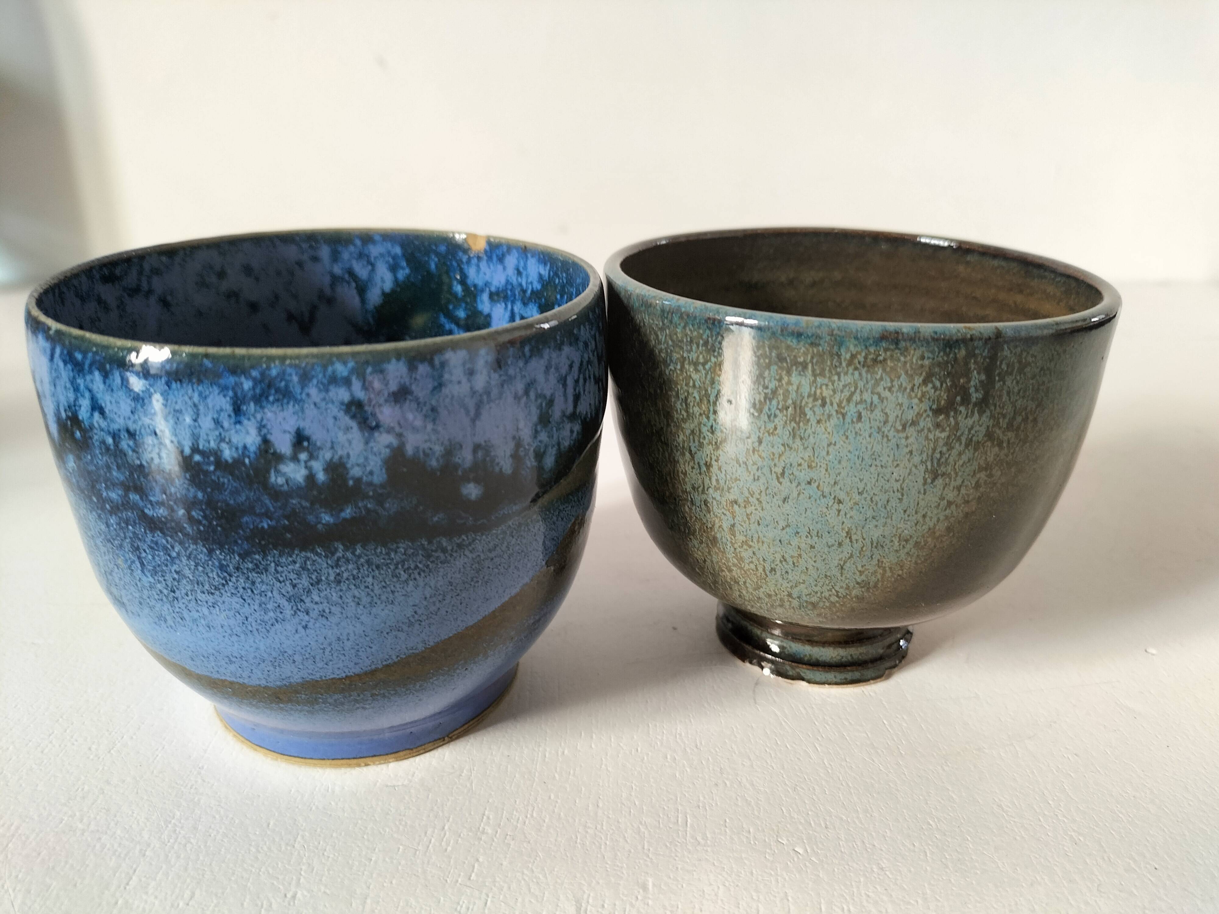 Duo de gobelets en grès émaillé bleu et vert