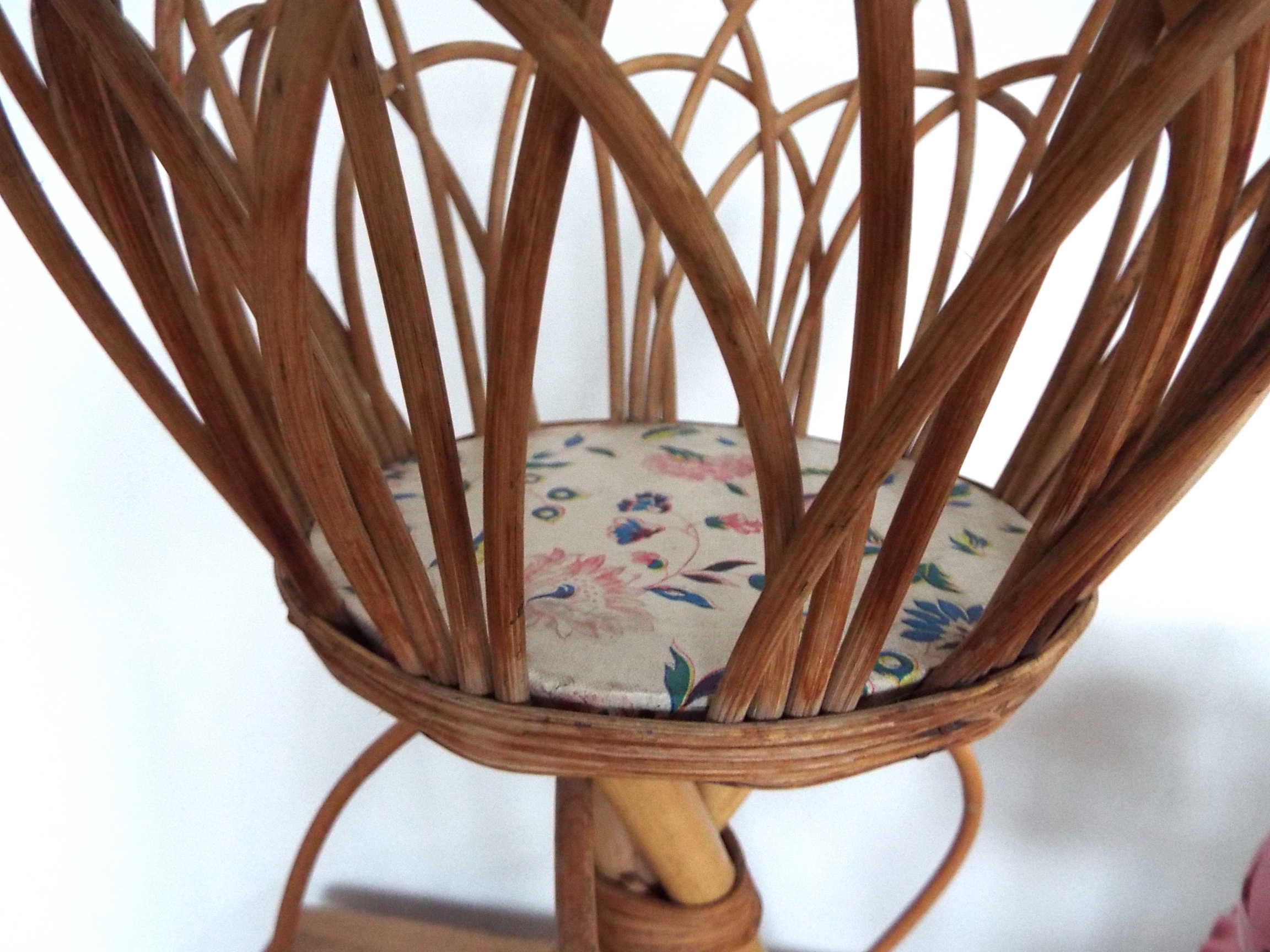 Rattan plant holder