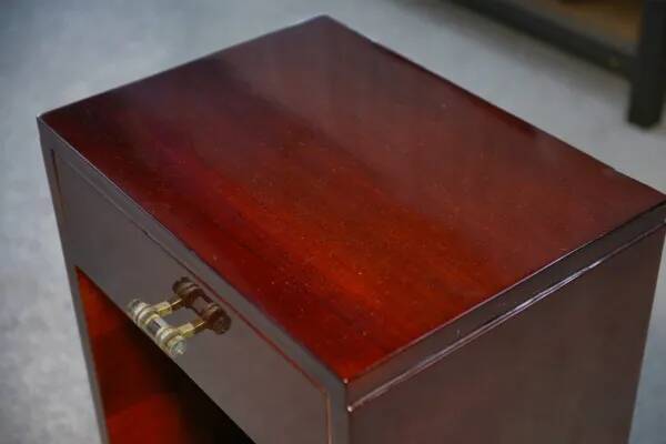 Art Deco mahogany bedside table/occasional unit with lacquered finish, 1930s