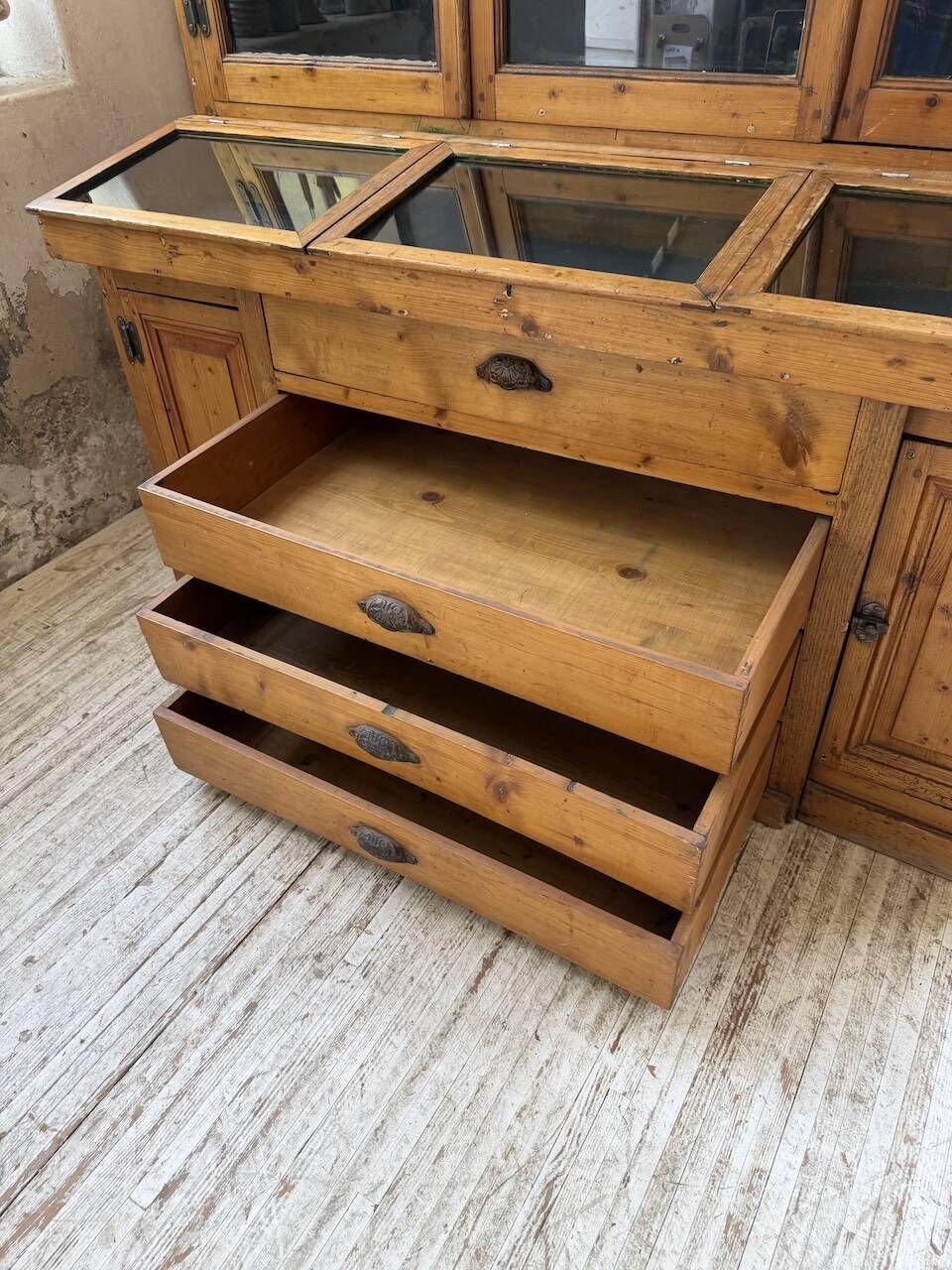 Library grocery Napoleon 19th century