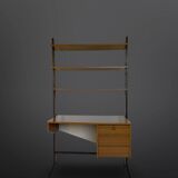 Bibliothèque italienne du milieu du siècle avec bureau.