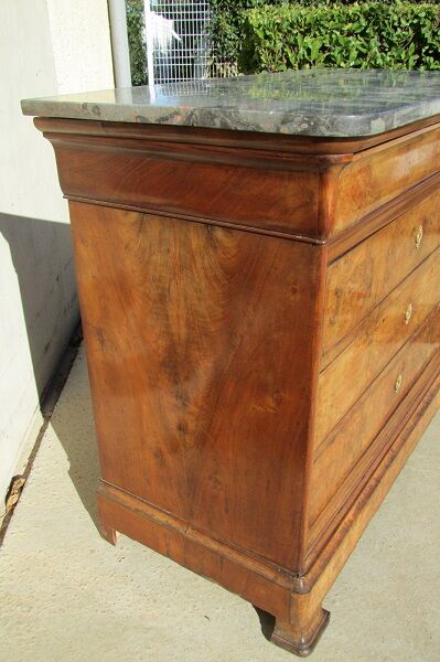 Louis Philippe chest of drawers in Elm and magnifying glass to Elm