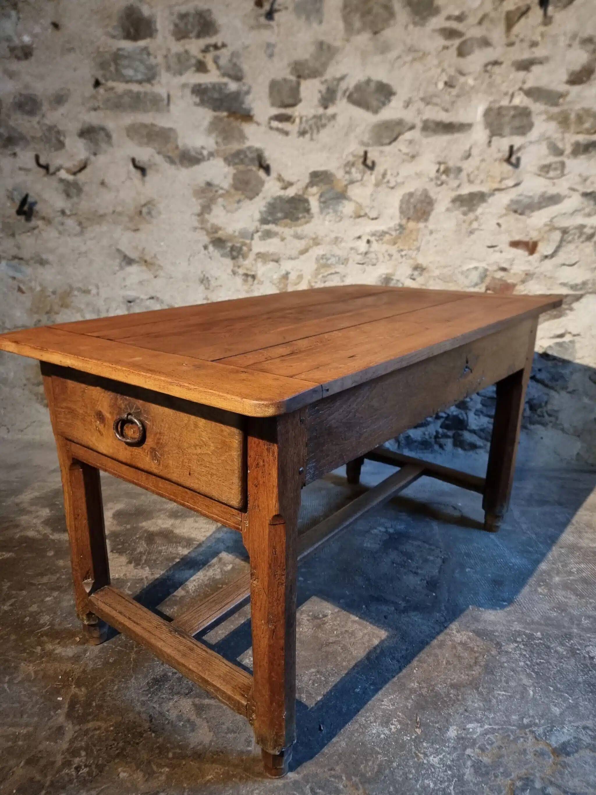 Rustic old oak table – Early 19th century