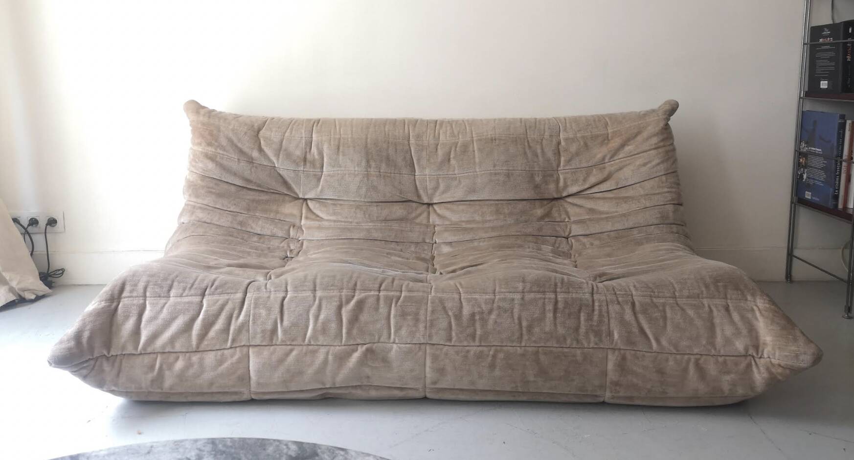 TOGO 3-seater sofa in beige velvet, Ligne Roset edition 1970