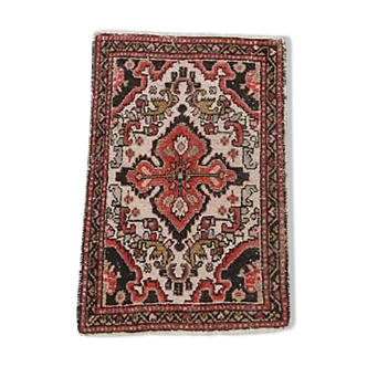 Colorful hand-knotted compact rug 100 x 60 cm
