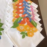 Floral tablecloth and its 8 vintage towels