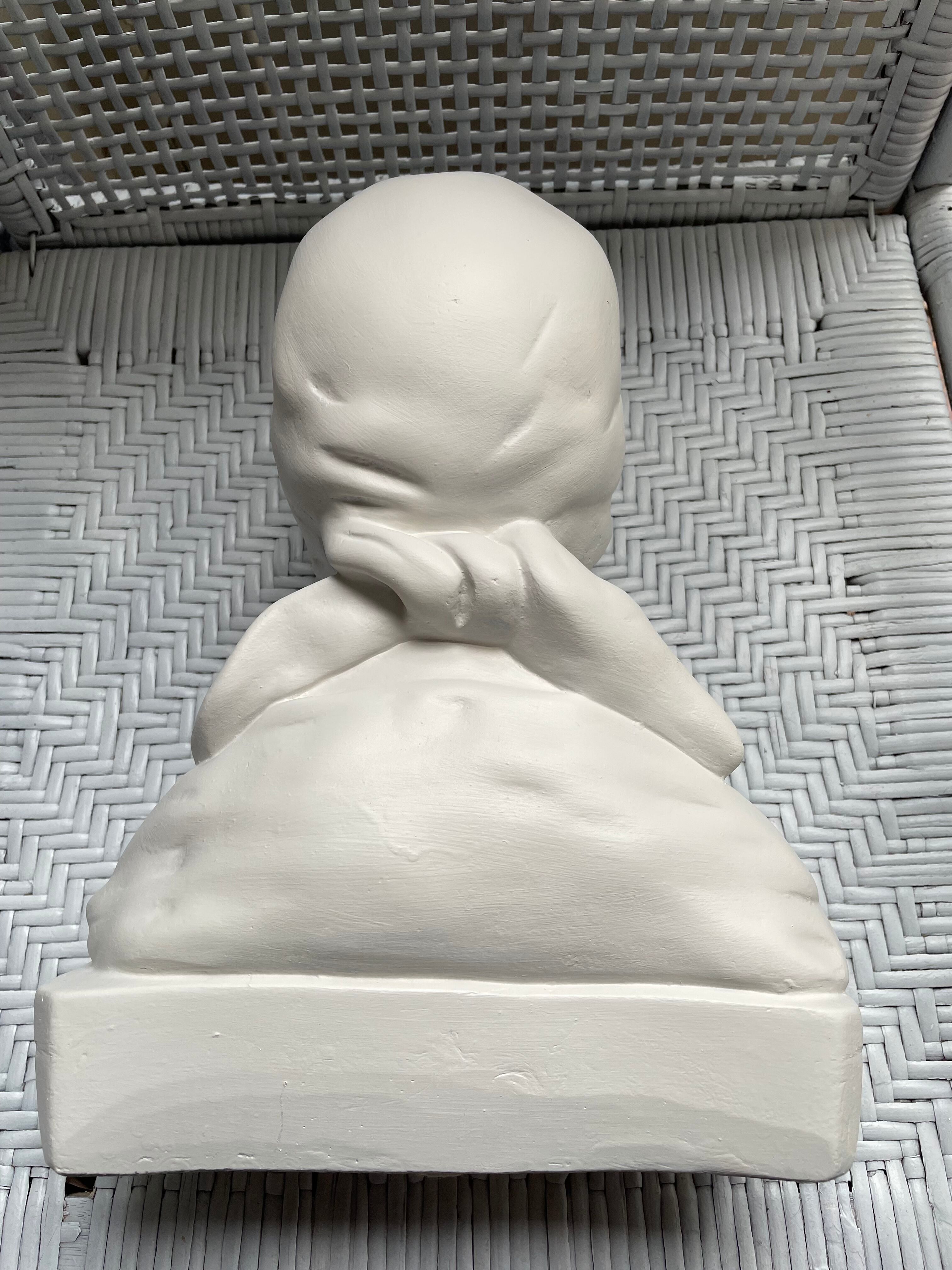 Buste de jeune fille en plâtre