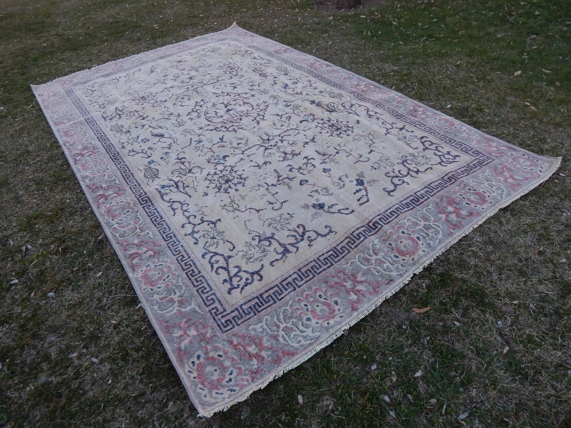Vintage handmade Turkish rug 200x320 cm