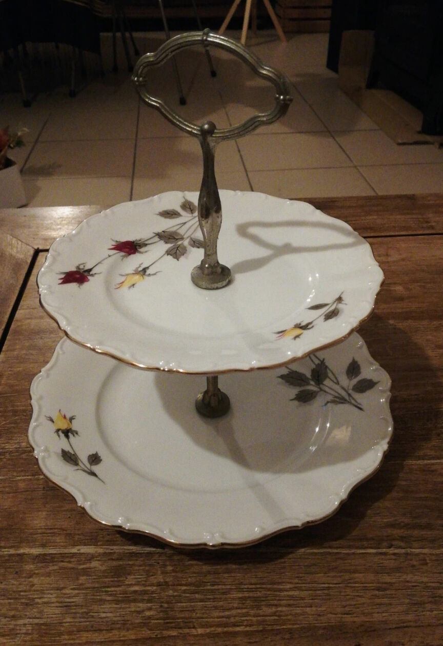 Servant display for cakes or porcelain cheeses Vintage red and yellow roses