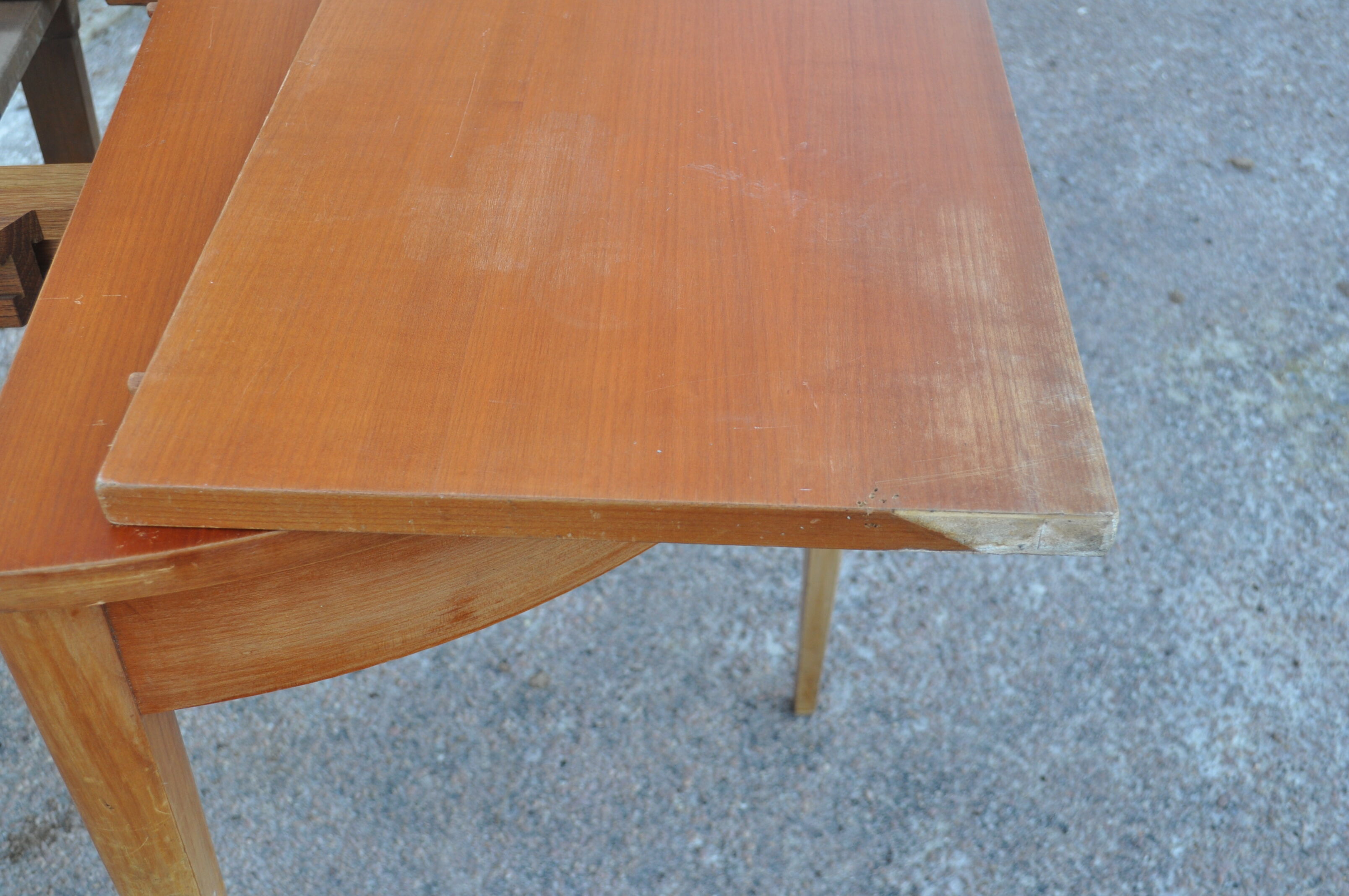 Modular scandinavian table