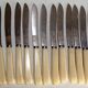 Coffret de 12 couteaux 50/60 manche bakélite