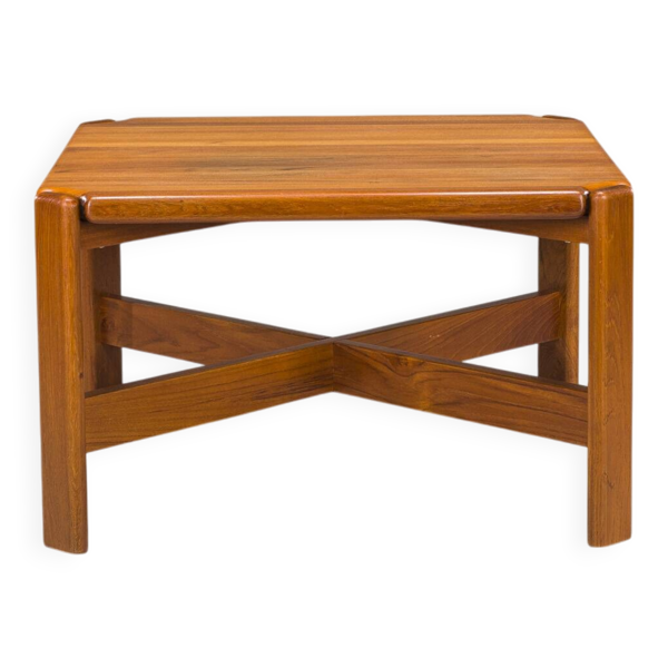 Table basse danoise en teck attribuée à Niels Bach, années 1960 — Beyit