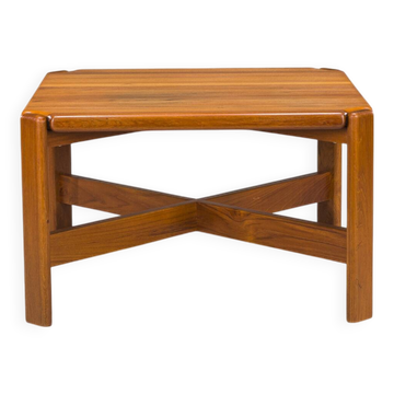 Table basse danoise en teck attribuée à Niels Bach, années 1960
