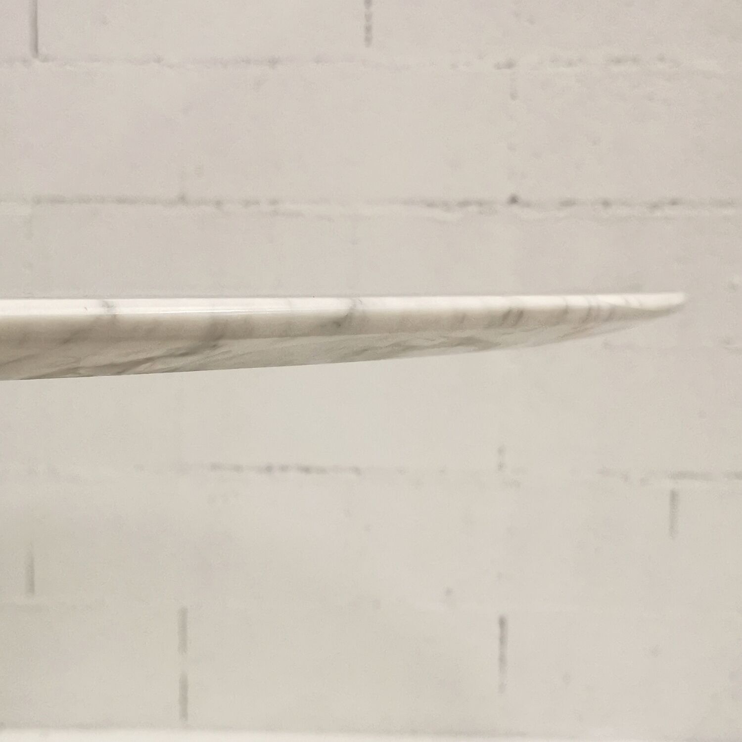 Marble round dining table, Eero Saarinen, Knoll International