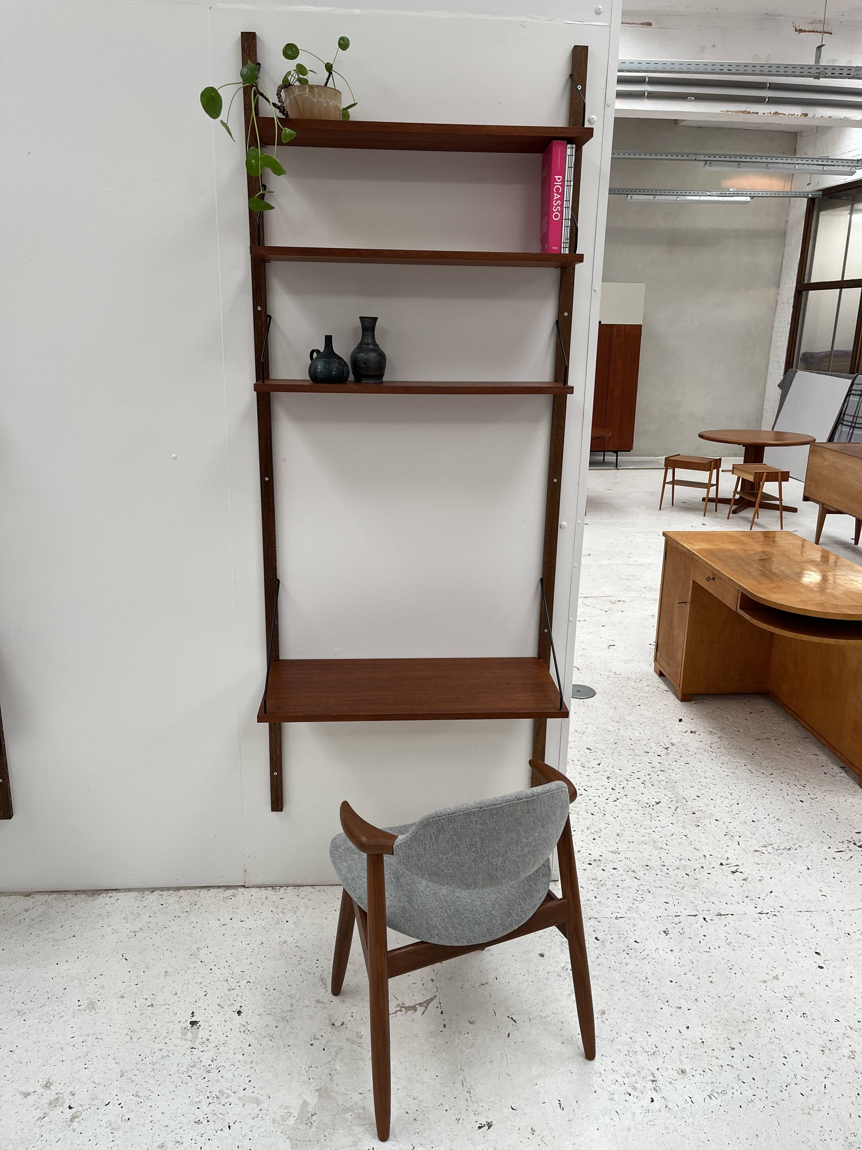 Meuble mural par P. Cadobvius