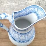 Broc en porcelaine