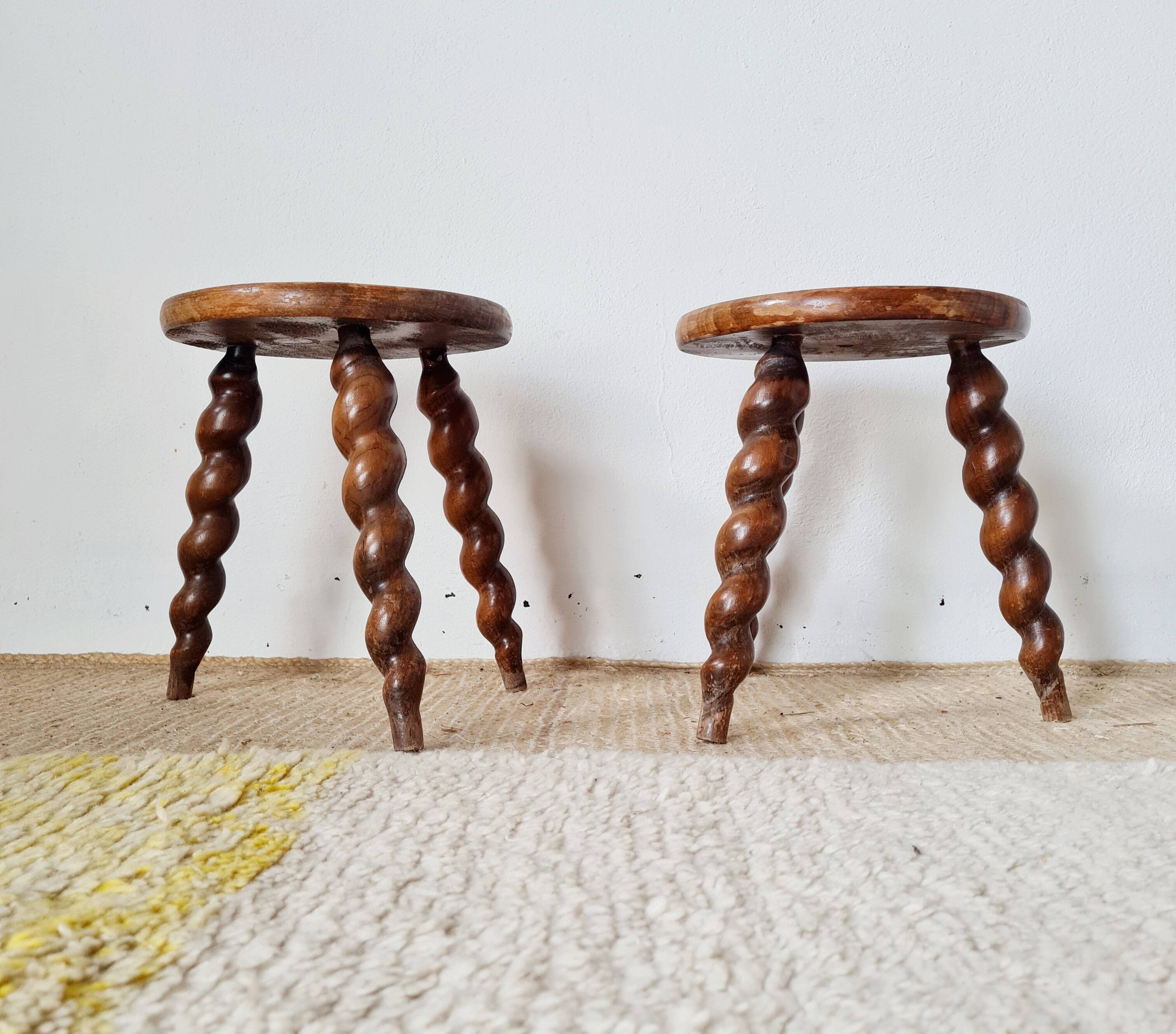 Paire de sellettes tripodes vintage en bois torsadé - tabourets