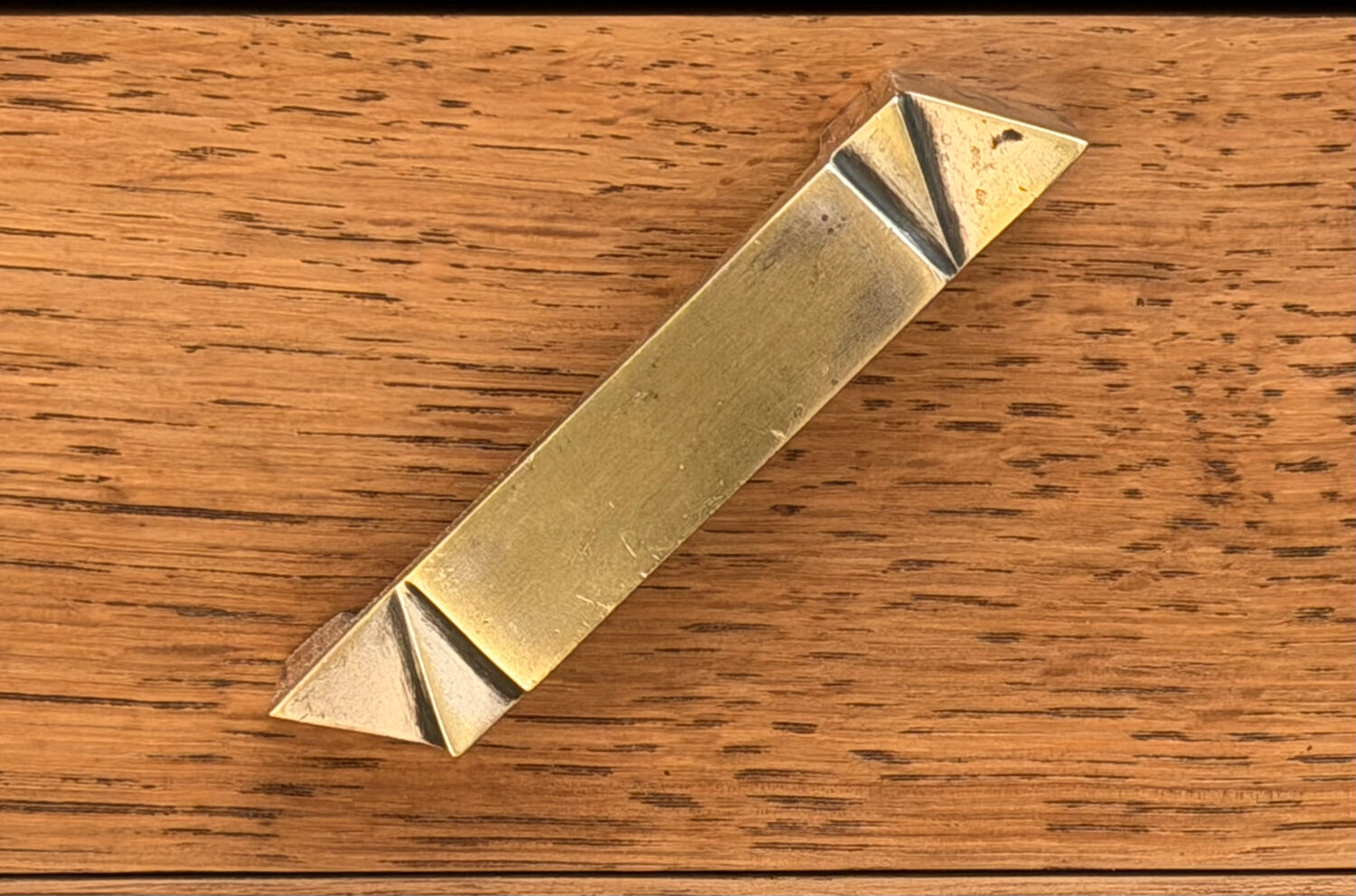 Art Deco buffet in raw and solid oak, 1935.