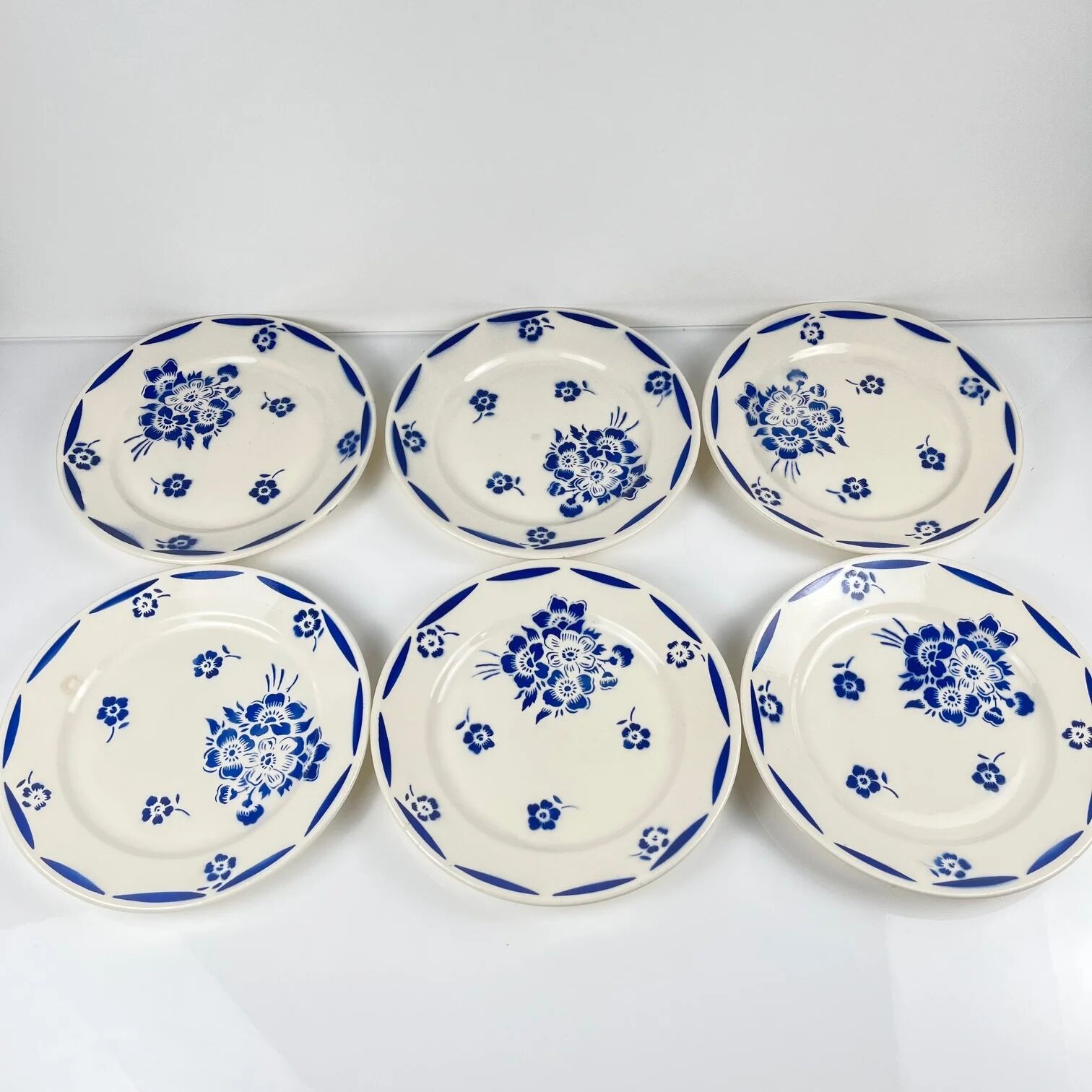 Set of 6 dessert plates, semi-porcelain Badonviller, blue flower pattern, early 20th century.