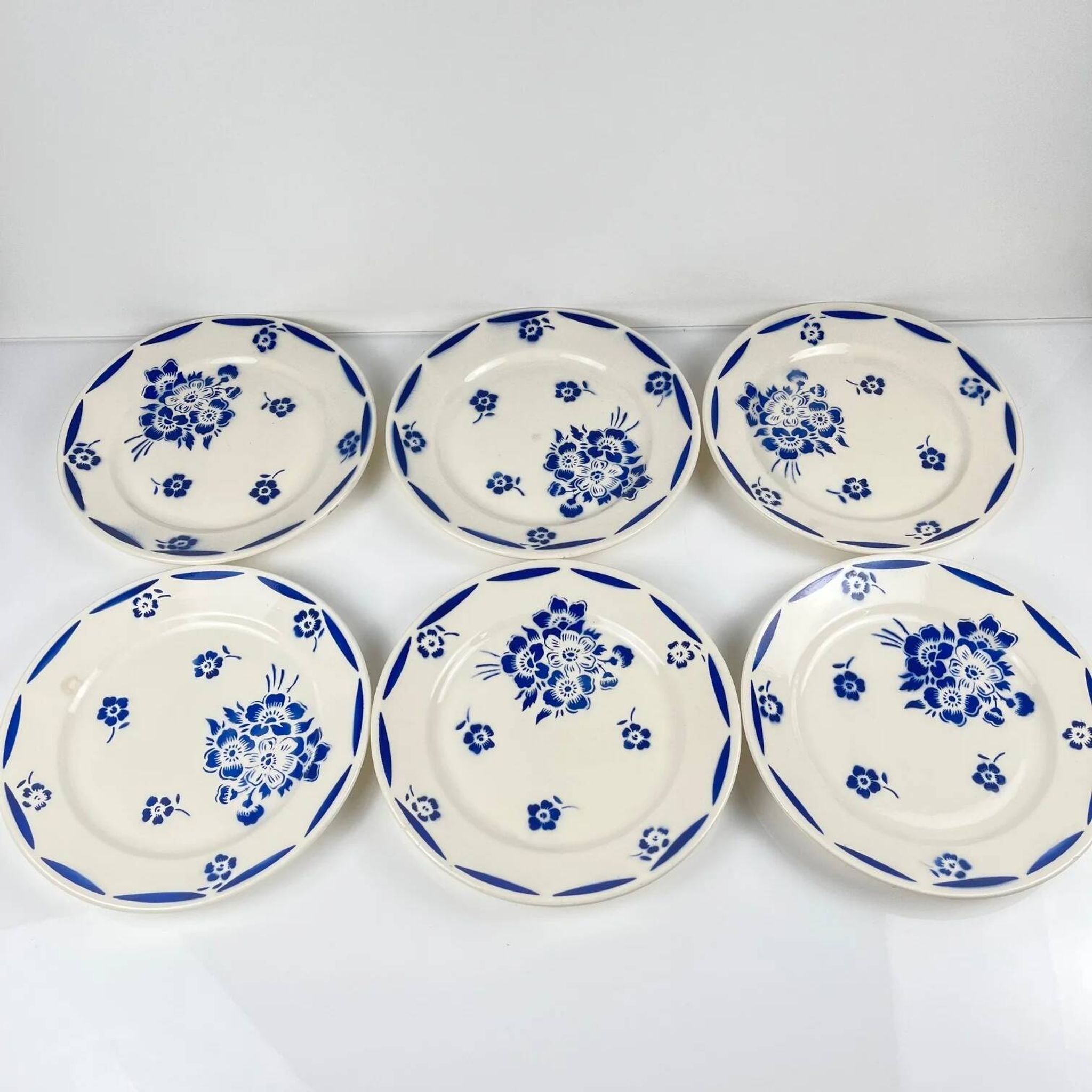 Set of 6 dessert plates, semi-porcelain Badonviller, blue flower pattern, early 20th century.