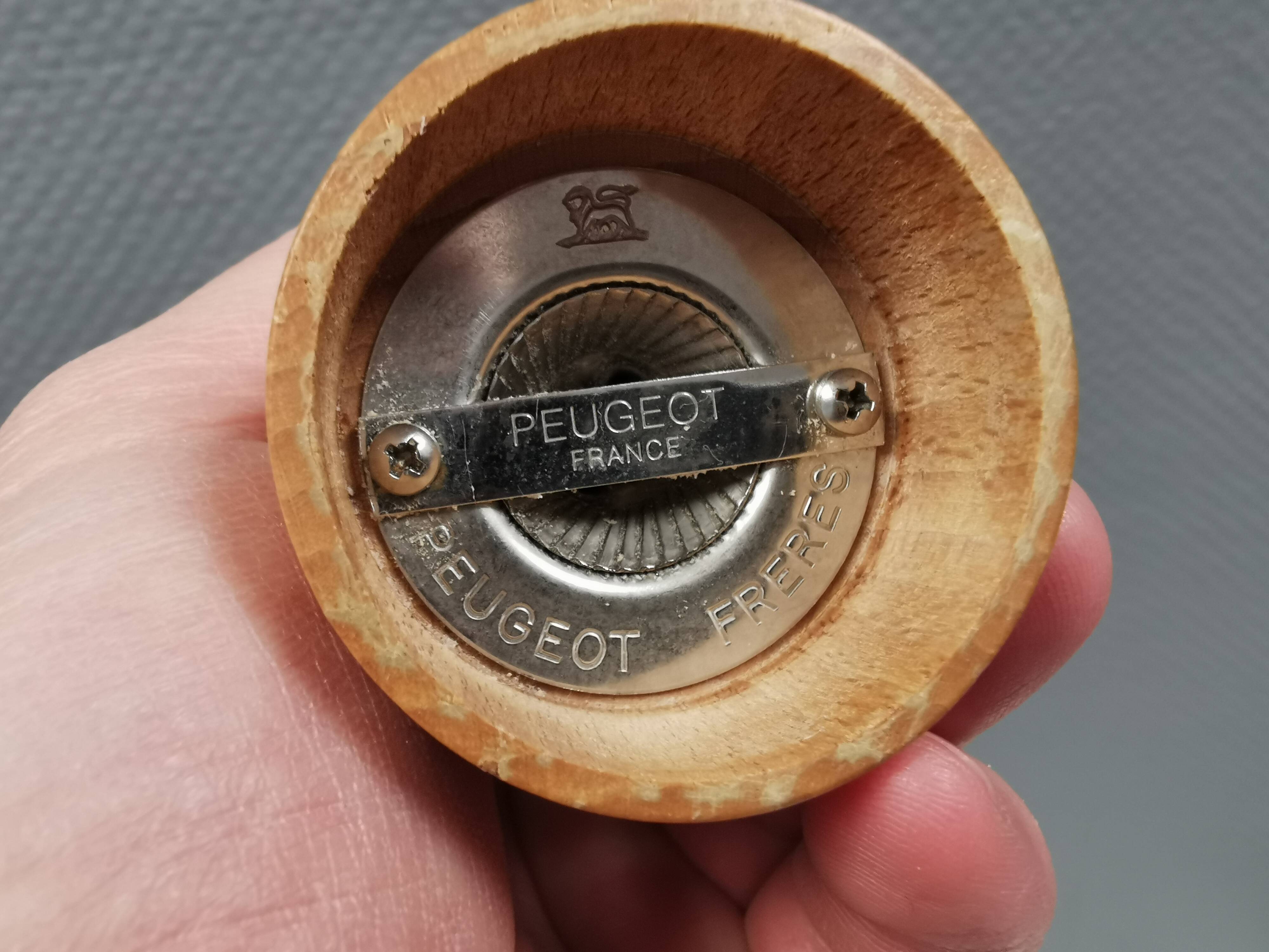 Salt and pepper set with Peugeot grinder.