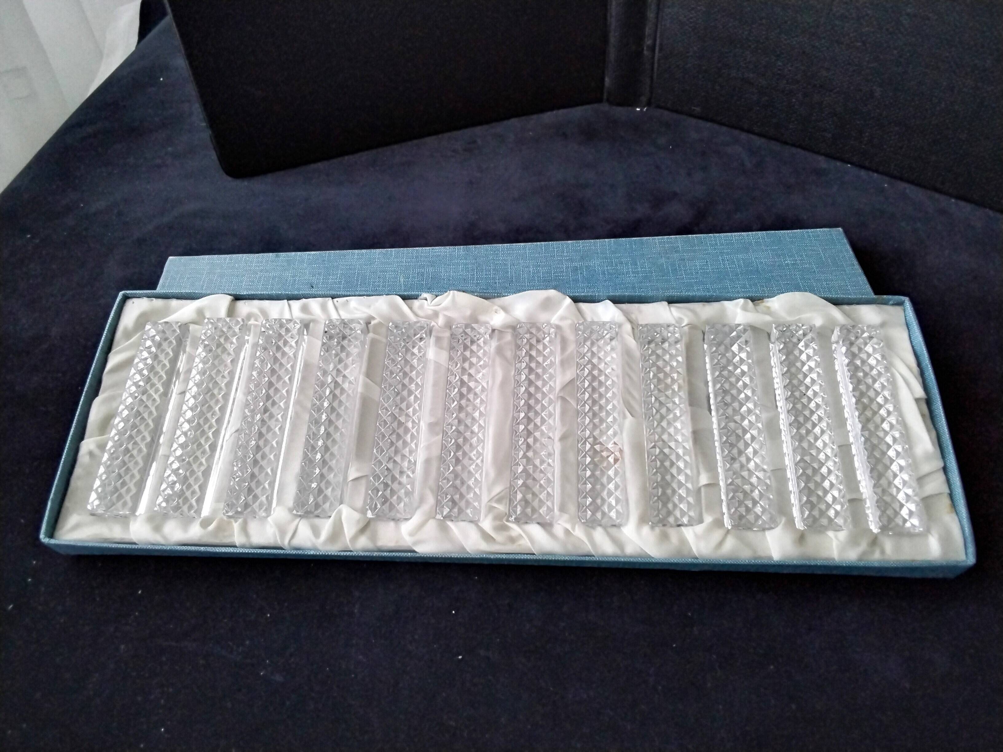 Coffret de 12 porte couteaux cristal au plomb Décor pointes de diamant