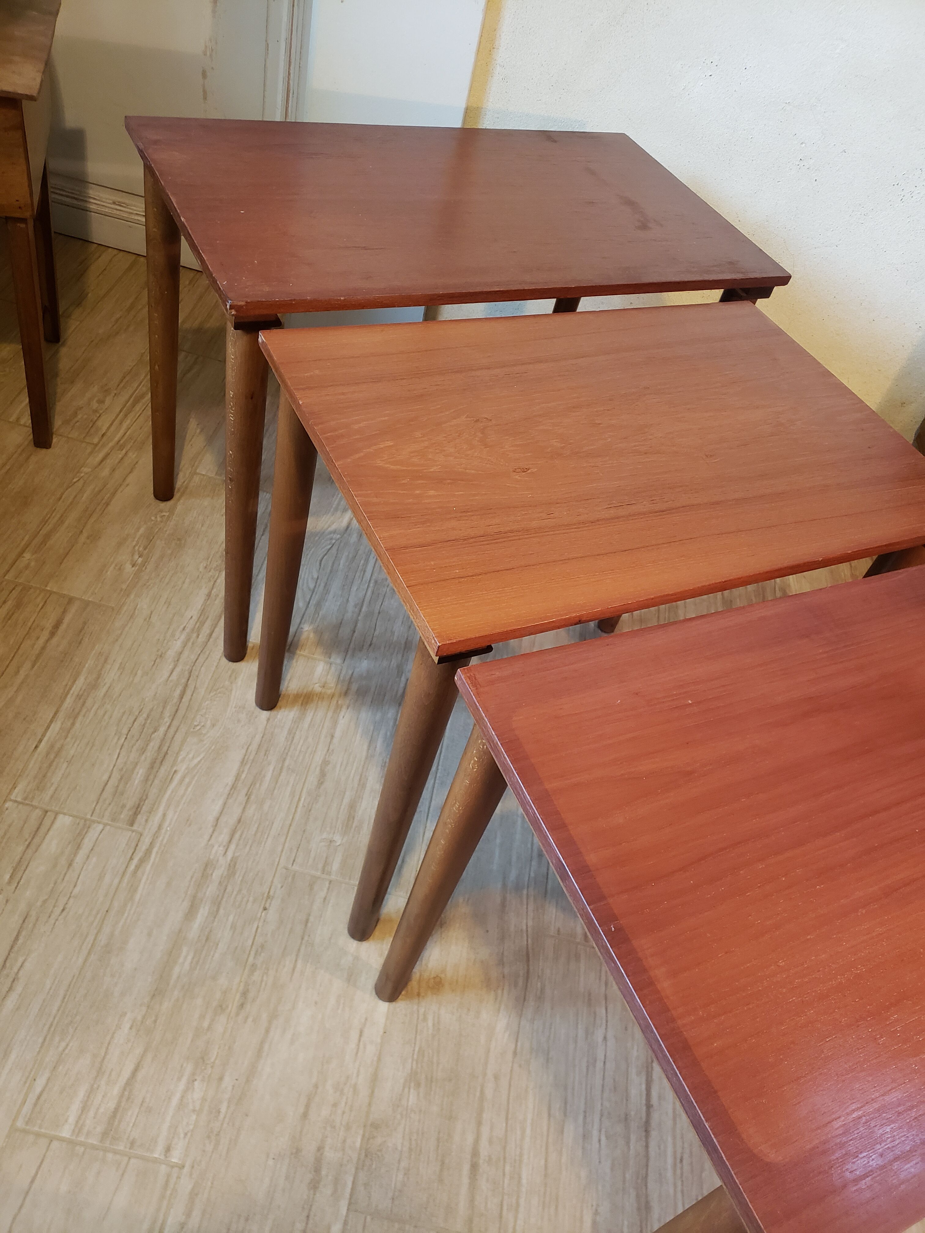 Scandinavian vintage gigognes tables