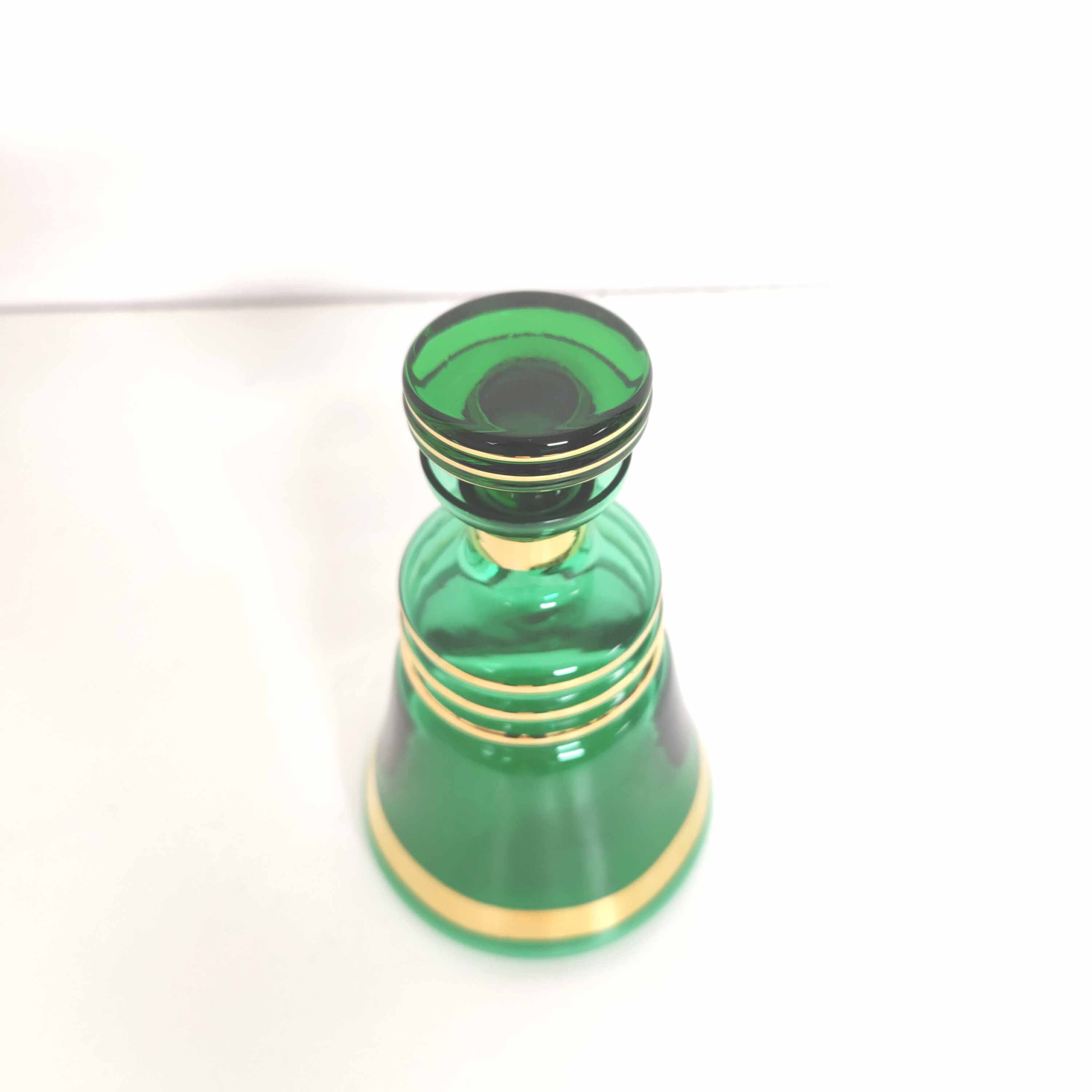Carafe vintage en verre or et vert